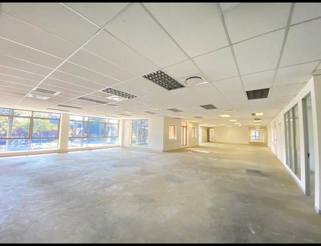 2,158M² OFFICE TO LET IN BRYANSTON